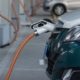 Los fabricantes de vehículos eléctricos deben lanzar modelos asequibles y compactos para asegurar el éxito del EV en EE.UU.