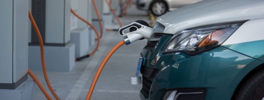 Los fabricantes de vehículos eléctricos deben lanzar modelos asequibles y compactos para asegurar el éxito del EV en EE.UU.